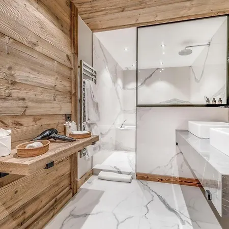 Luxury Chalet & Pooll & Sauna 펜션 쿠르마예