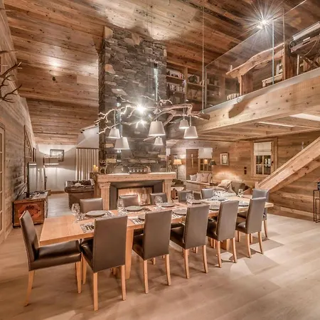 Luxury Chalet & Pooll & Sauna 펜션 쿠르마예