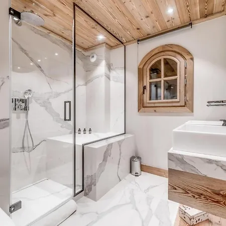 Luxury Chalet & Pooll & Sauna * كورمايور
